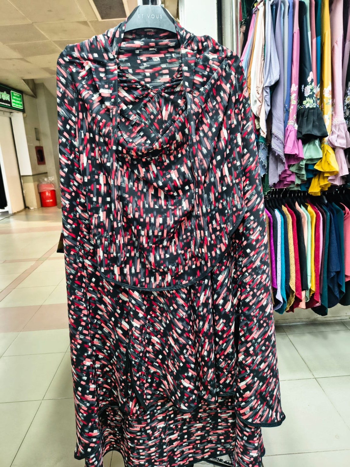 কালো সাদা ফুলেল প্রিন্ট খিমার